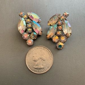 Vintage Weiss Rhinestone earrings